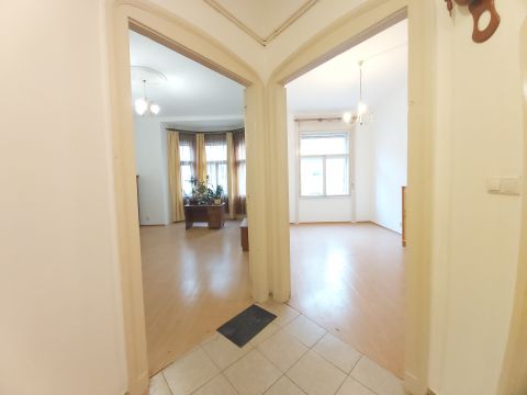 Eladó Lakás 1068 Budapest 6. kerület , AZ EPRESKERT MELLETT!