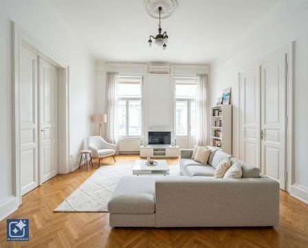 Eladó Lakás 1064 Budapest 6. kerület Vörösmarty utcában, akár 2 lakássá alakítható