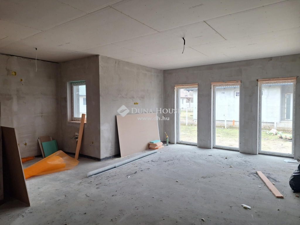 2340 Kiskunlacháza , Kiskunlacházán újépítésű, önálló családi ház — 1/8