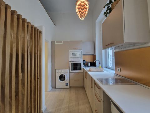 Eladó Lakás 1053 Budapest 5. kerület , MAGYAR UTCÁRA NÉZŐ*ÉRVÉNYES AIRBNB ENGEDÉLLYEL