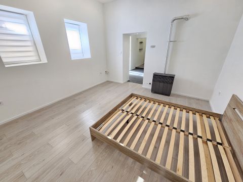 Eladó Lakás 1239 Budapest 23. kerület Bővíthető, kert, tároló, két szoba, felújított, társasházi!