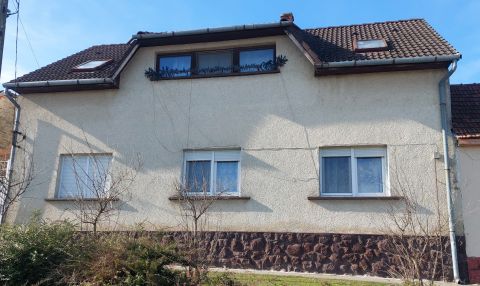 Eladó Ház 7400 Kaposvár *** Nádasdi utca, tetőtér beépítéses, 6 szobás, családi ház 