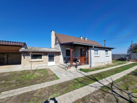 Eladó Ház 6512 Szeremle , Csendes helyen