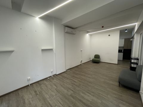 Eladó Iroda 1083 Budapest 8. kerület Utcafronti üzlethelyiség a Corvin-negyed szívében!