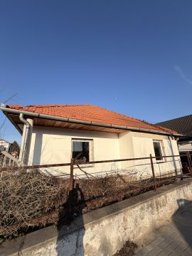 Eladó Ház 2220 Vecsés Vecsés központi részén, széles kertvárosi utcában önálló ház