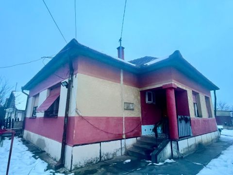 Eladó Ház 5055 Jászladány , 5055 Jászladány, központhoz közeli