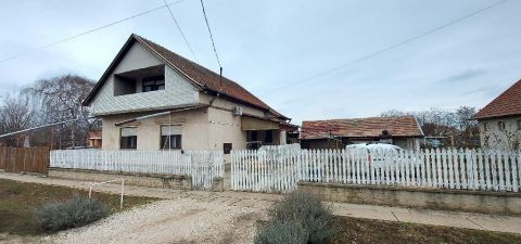 Eladó Ház 5430 Tiszaföldvár , 5430 Tiszaföldvár, Jó, csendes