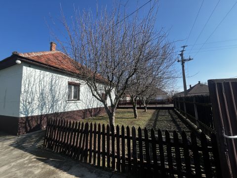 Eladó Ház 5126 Jászfényszaru 