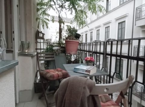 Eladó Lakás 1061 Budapest 6. kerület , Az Opera és a Király utca közötti szakaszon, erkélyes lakás 