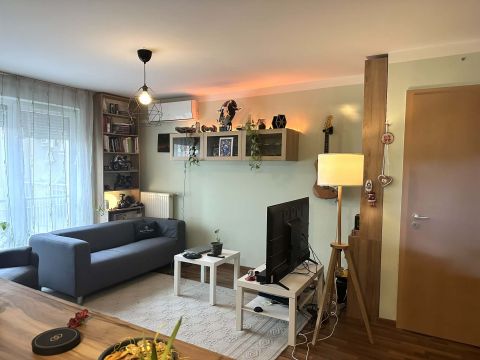 Eladó Lakás 1086 Budapest 8. kerület , Liftes társasházban, 46 nm, 6. emeleti szép lakás eladó!