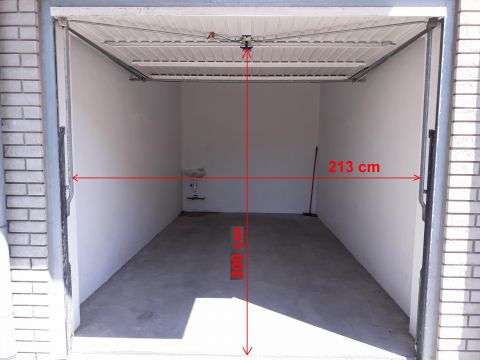 Eladó Parkoló 6000 Kecskemét Eladó belvárosi garázs