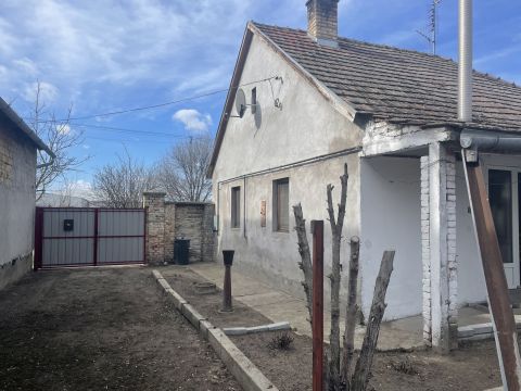 Eladó Ház 6500 Baja csendes utcájában