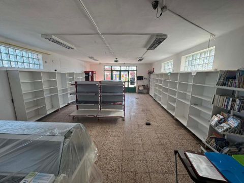 Eladó Üzlethelyiség 2747 Törtel , 2747 Törtel, faluközpont