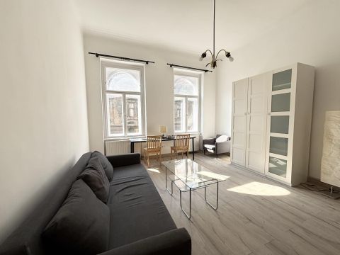 Eladó Lakás 1078 Budapest 7. kerület , Nefelejcs és a Garay utca sarkán