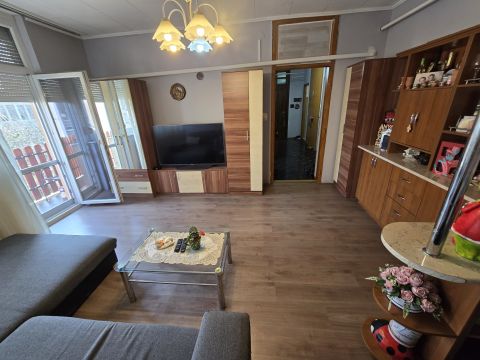 Eladó Lakás 2432 Szabadegyháza Szabadegyháza -Ipartelep 80nm-es lakás + 17 nm- Garázs 