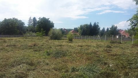 Eladó Telek 3800 Szikszó , a központ közelében