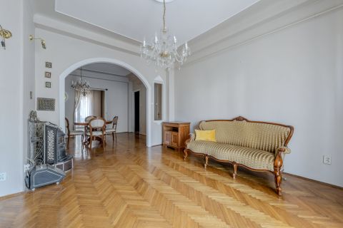 Eladó Lakás 1143 Budapest 14. kerület ***Gizella úton 2+1 szoba hallos két erkélyes lakás***