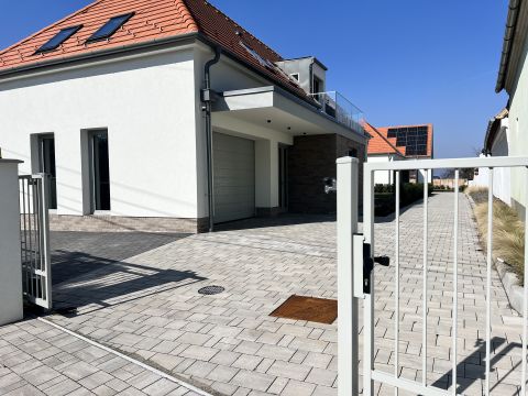 Eladó Ház 8200 Veszprém 