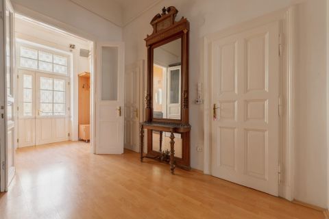 Eladó Lakás 1055 Budapest 5. kerület , *** XIX.századi palotában 3+1 szobás nagypolgári lakás***