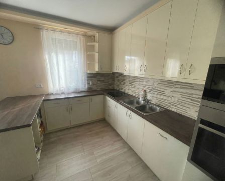 Eladó Ház 6000 Kecskemét Kecskeméten napelemes családi ház