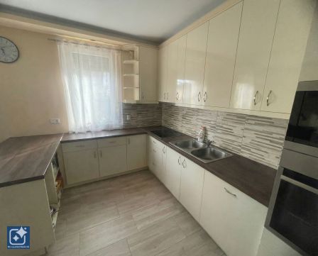 Eladó Ház 6000 Kecskemét Kecskeméten napelemes családi ház