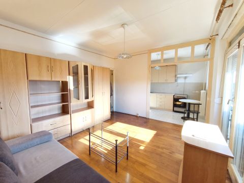 Eladó Lakás 2400 Dunaújváros , Dunaújváros kedvelt részén a Bagolyvárban,garzon lakás eladó