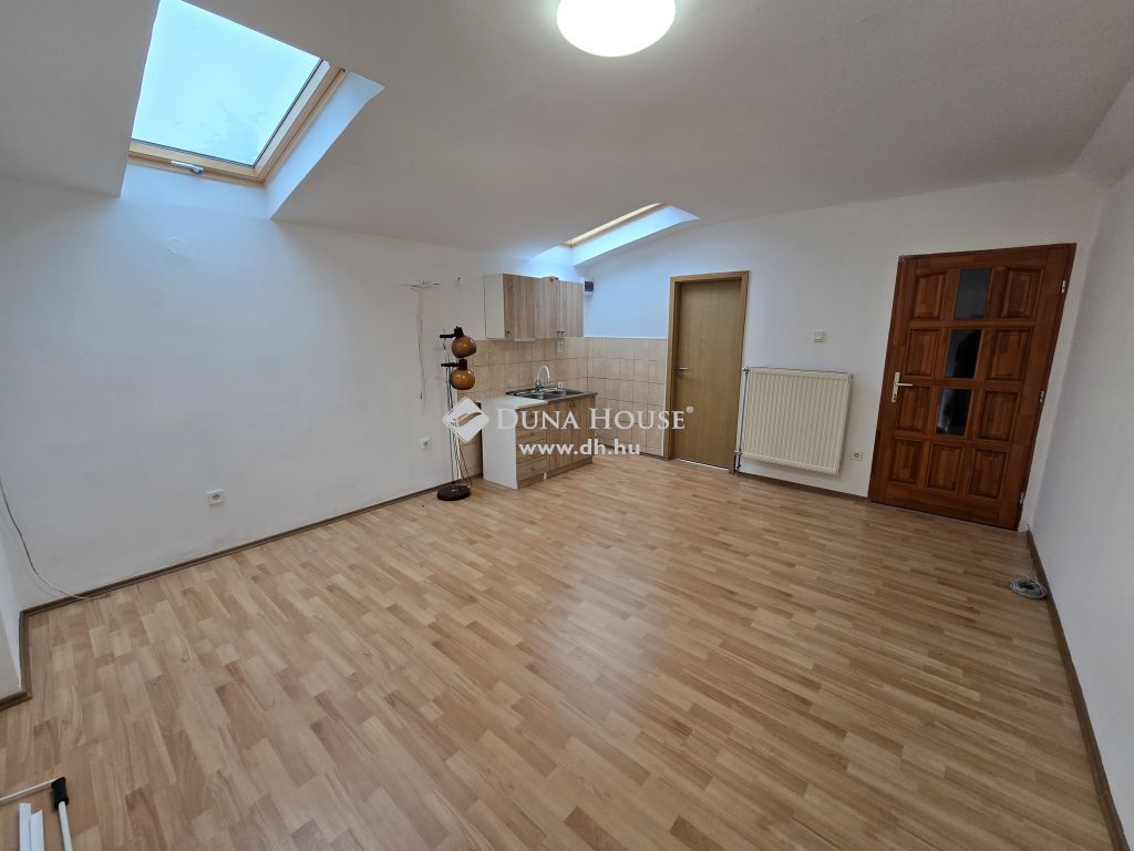 8200 Veszprém — 1/19