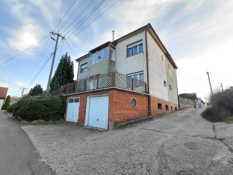 Eladó Ház 7030 Paks , Kétlakásos ikerház