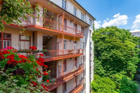 Kiadó Lakás 1074 Budapest 7. kerület , VAGÁNY 1 SZOBÁS EMELETI LAKÁS TOP LOKÁCIÓ LEHENGERLŐ HÁZBAN!