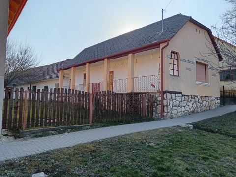 Eladó Ház 2526 Epöl 