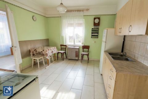 Eladó Ház 6033 Városföld Hitelezhető, részben felújított, szigetelt családi ház