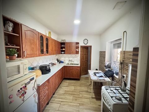 Eladó Ház 2030 Érd , Ikerház Fél, Csendes Helyen