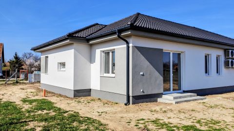 Eladó Ház 6000 Kecskemét , Alsószéktó