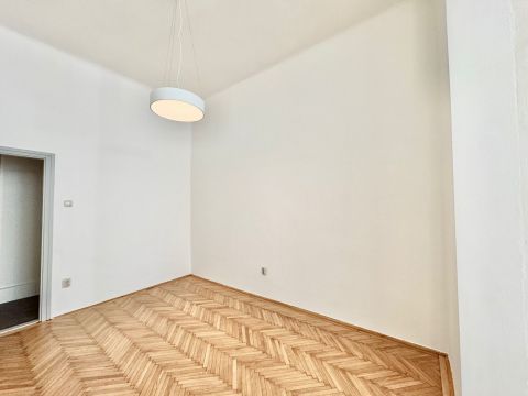 Eladó Lakás 1136 Budapest 13. kerület ÚJLIPÓTVÁROSBAN FELÚJíTOTT EMELETI LAKÁS! 