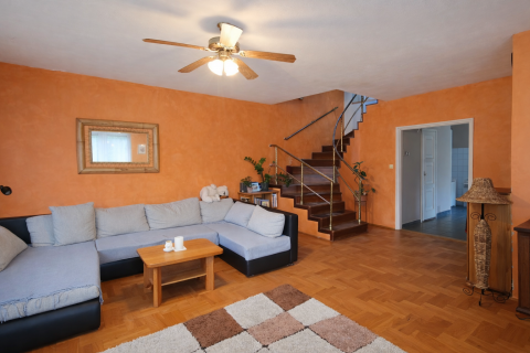 Eladó Ház 1038 Budapest 3. kerület 