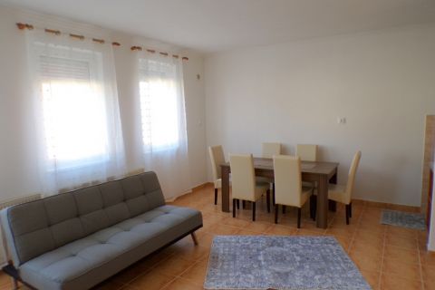 Kiadó Lakás 4400 Nyíregyháza Nyíregyháza, abszolút belvárosában.