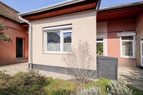 Eladó Ház 1153 Budapest 15. kerület 