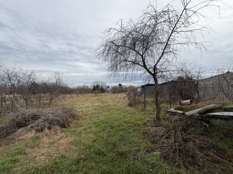Eladó Telek 9100 Tét , Győri út közelében