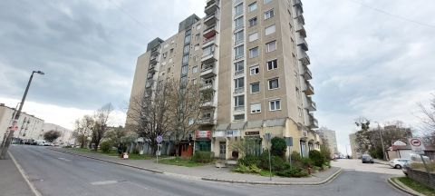 Eladó Lakás 2800 Tatabánya 