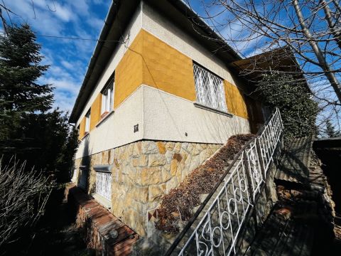 Eladó Ház 2013 Pomáz , Azonnal birtokba vehető,tégla építésű,2 szintes családi ház!