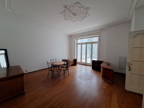 Kiadó Iroda 1062 Budapest 6. kerület 6. kerület Diplomatanegyedben villaépületi iroda