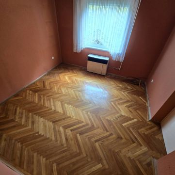 Eladó Lakás 2750 Nagykőrös ELADÓ 2 SZOBÁS ERKÉLYES PARKRANÉZŐ LAKÁS!