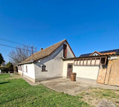 Eladó Ház 2421 Nagyvenyim 2421 Nagyvenyim, Buszmegálló közelében