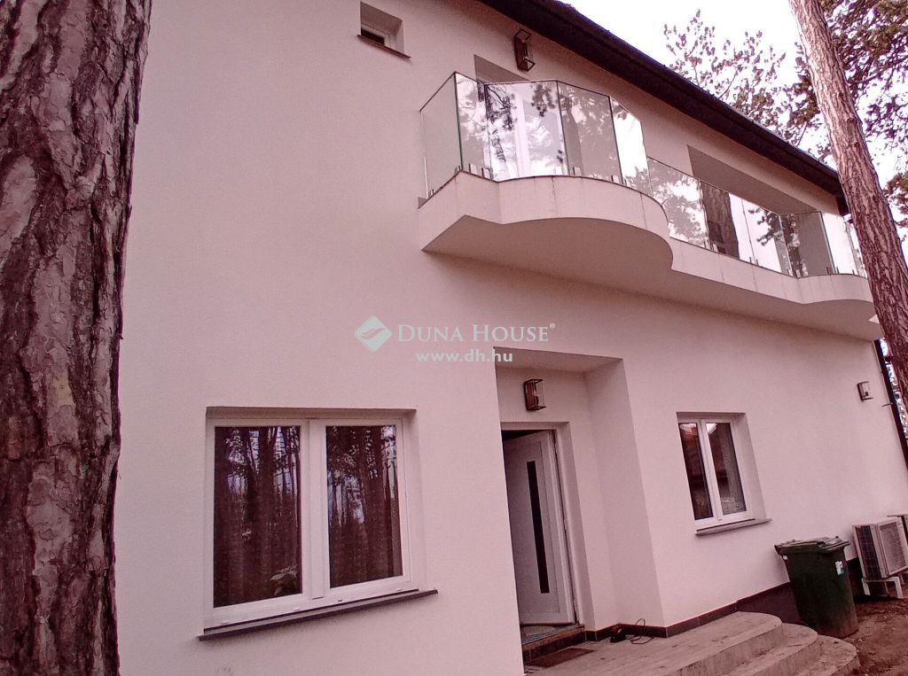 8600 Siófok , Part közeli, 3 szobás, 3 fürdős, nappali-konyhás lakás — 1/25