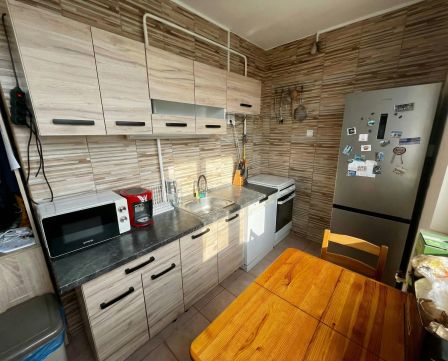 Eladó Lakás 6000 Kecskemét , ERKÉLYES, 2,5 szobás, jó állapotú lakás!