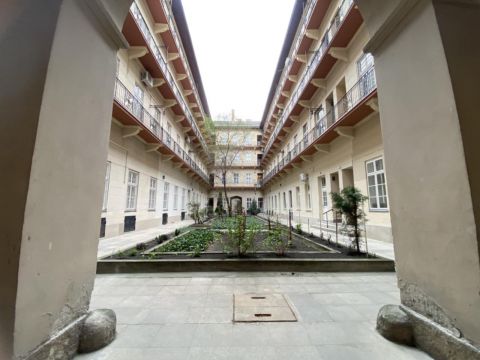 Eladó Lakás 1065 Budapest 6. kerület 