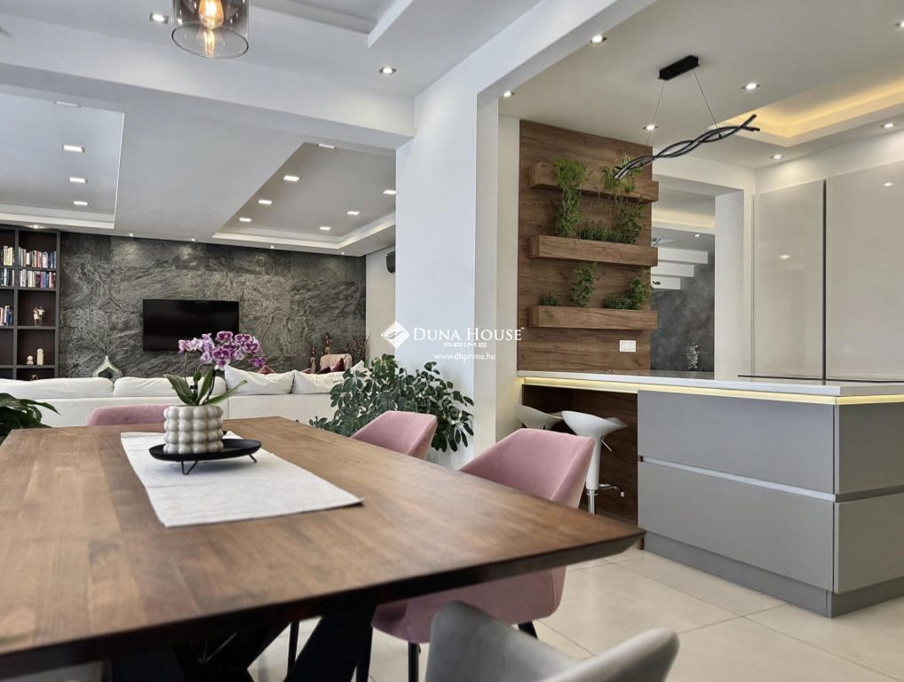 Eladó ház, Koroncó