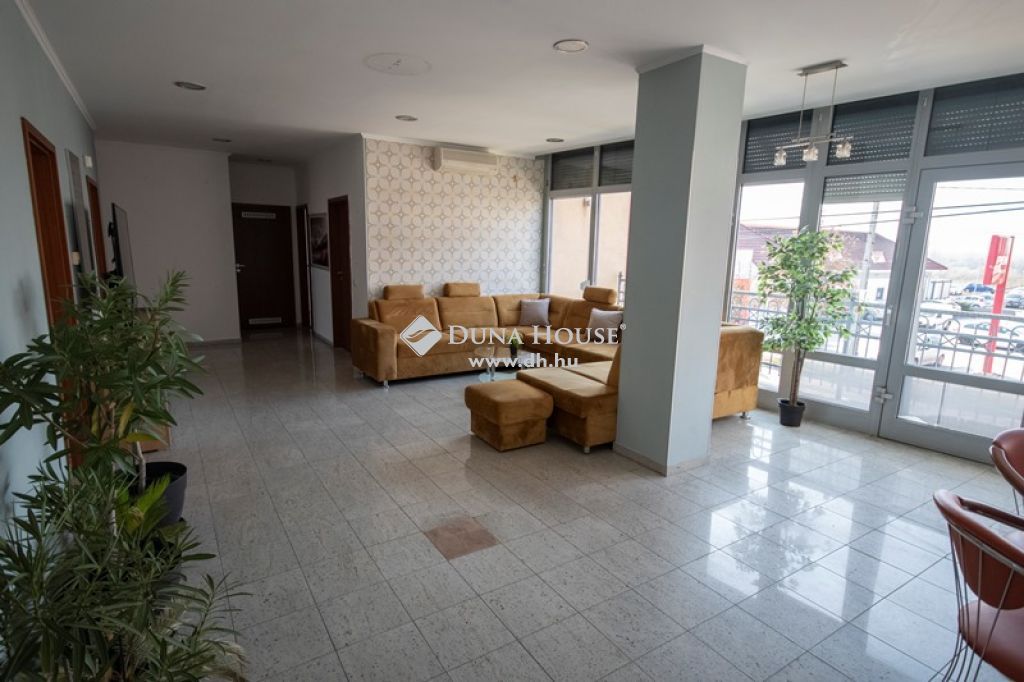 2120 Dunakeszi , Kiváló adottságú ingatlan üzleti, lakhatási, vagy befektetés — 1/22