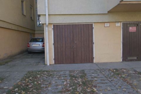 Eladó Parkoló 6000 Kecskemét , Garázs eladó Kecskemét, Mészáros Lázár téren