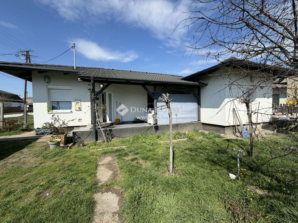 2721 Pilis , Vasútállomáshoz közel — 1/21